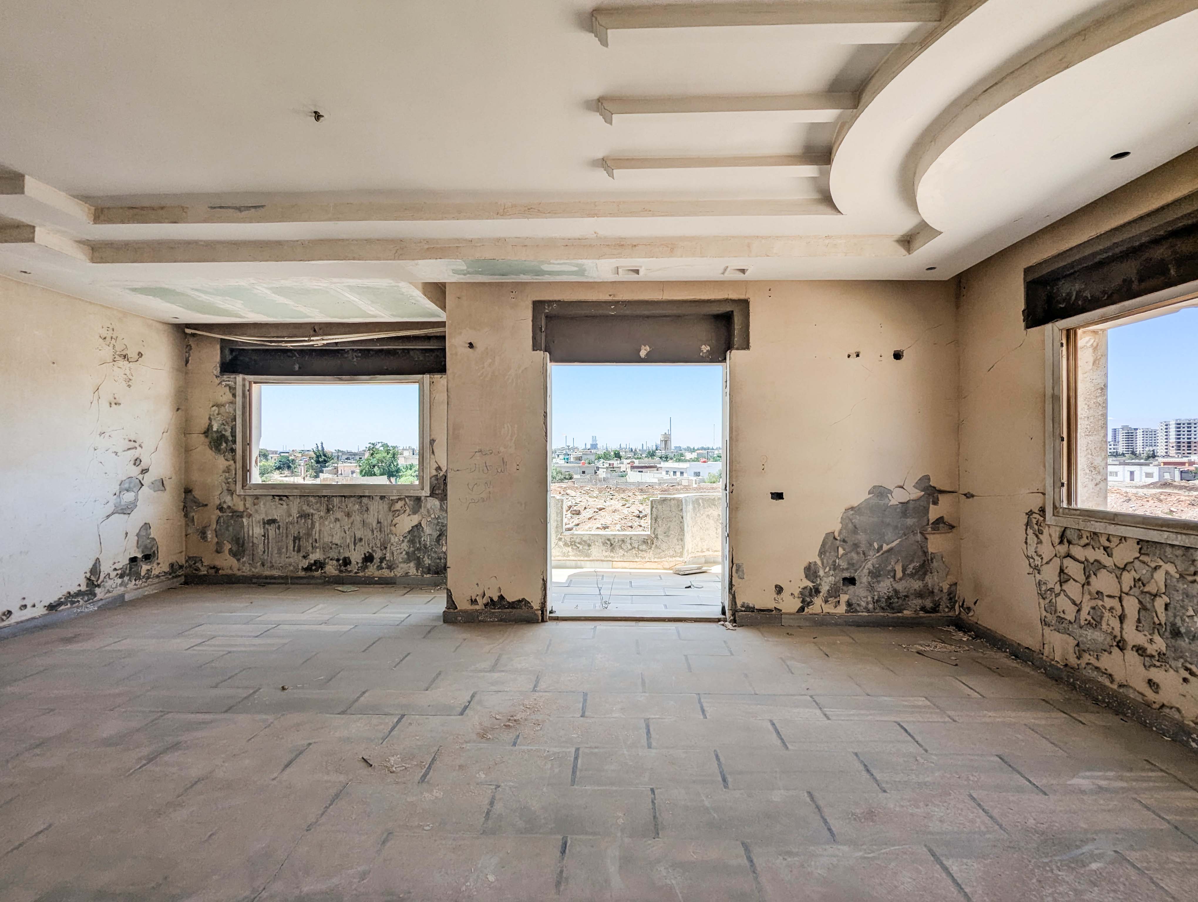 شقة للبيع في حمص الوعر 200 متر مع صالون ضيوف وشرفتين