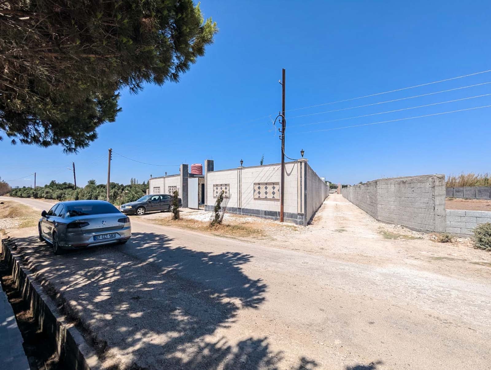 1200 متر مزرعة للبيع في حمص طريق طرابلس مع بناء 65 متر وبئر