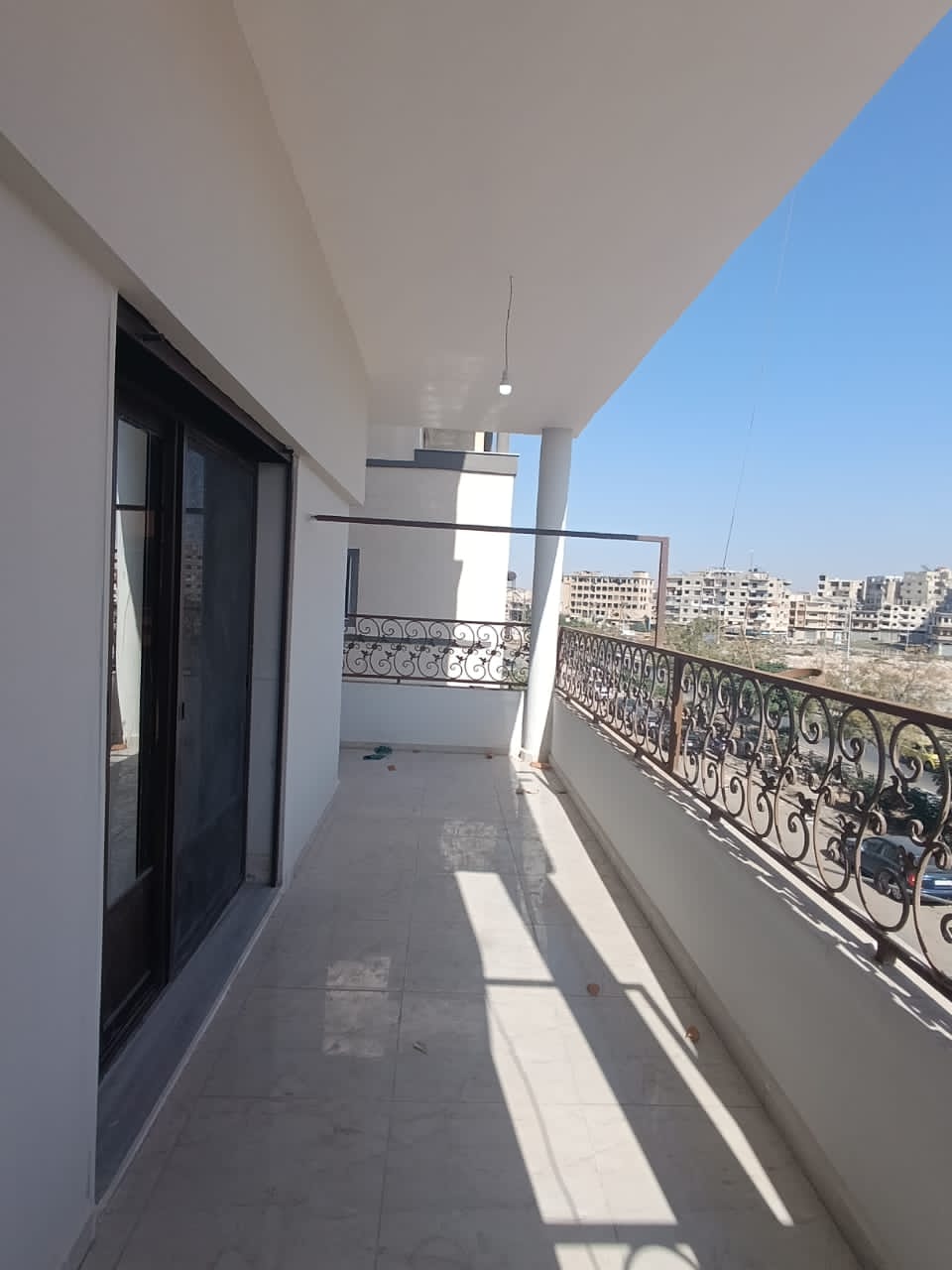 شقة للبيع في حمص القصور 140 م² على شارع حماه الرئيسي